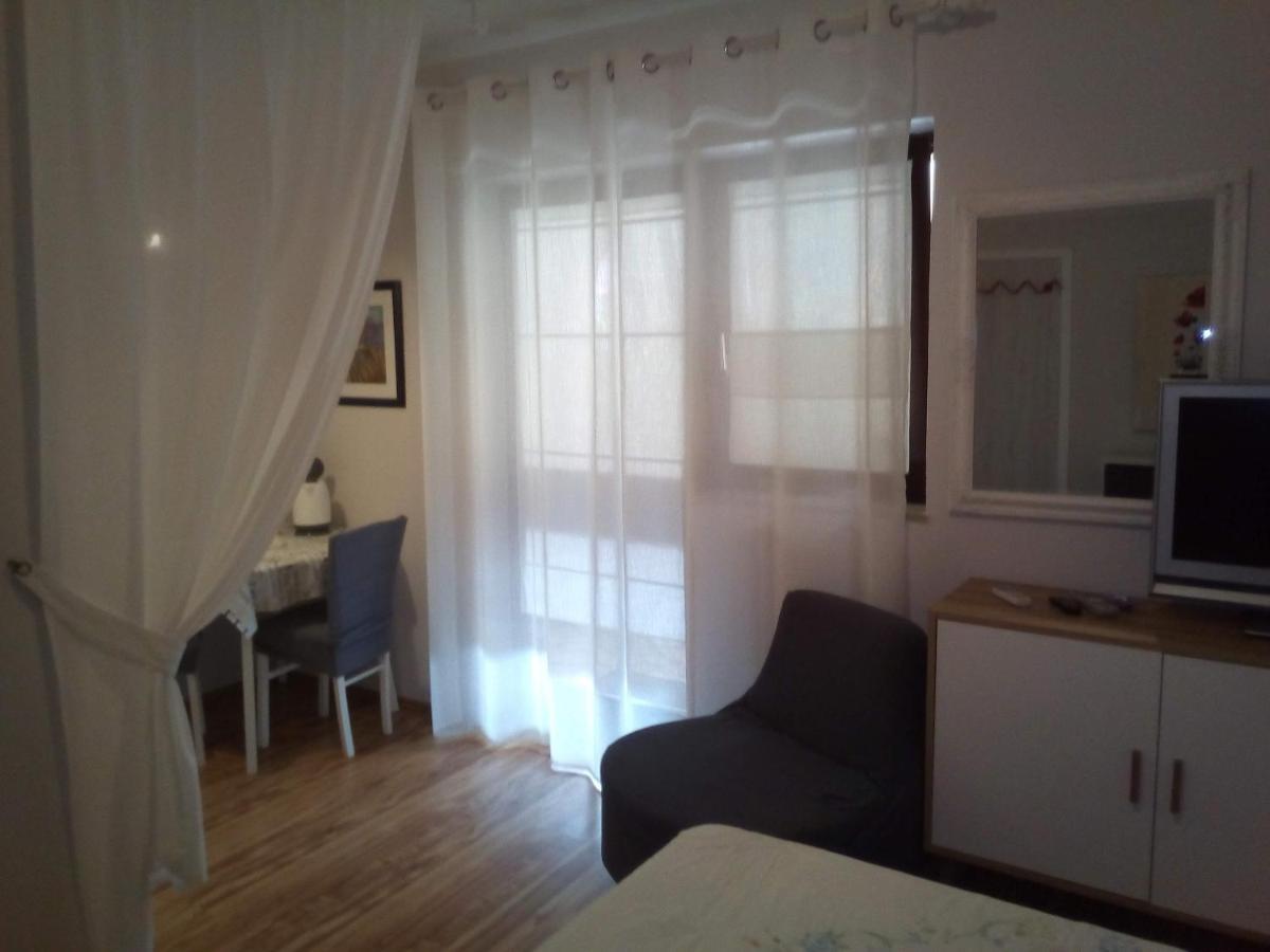 Maris Apartment